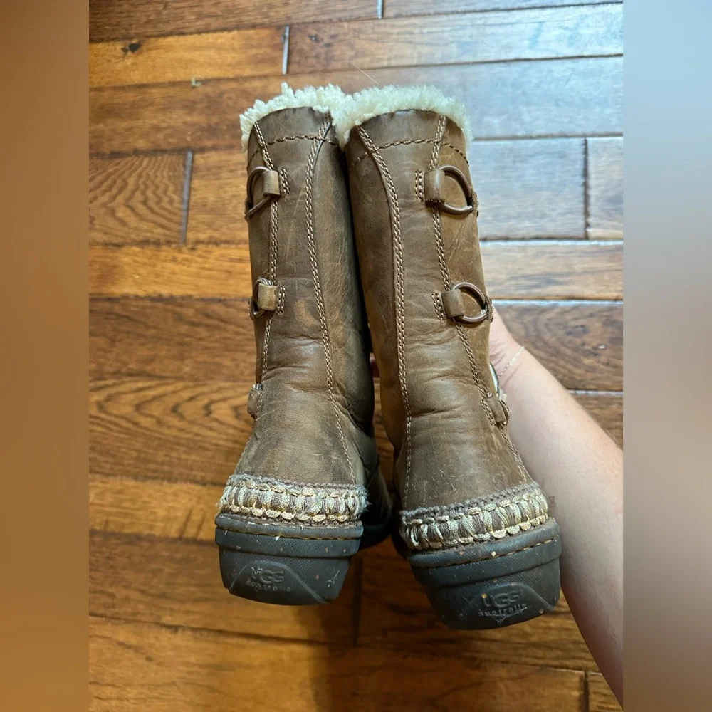 Ugg Kona Chestnut Suede Leather Shearling Sheepskin Lined Toggle Boots Size 7